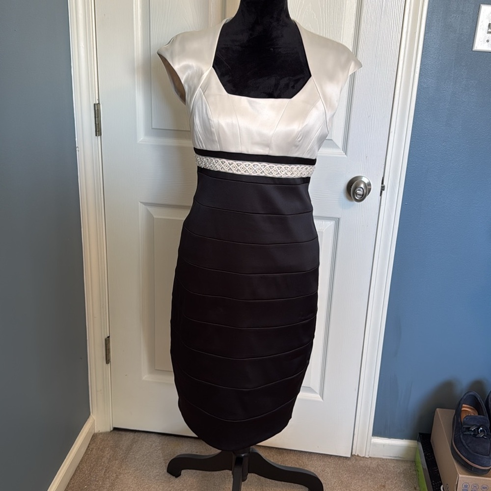 Sangria dress black and cream size 8